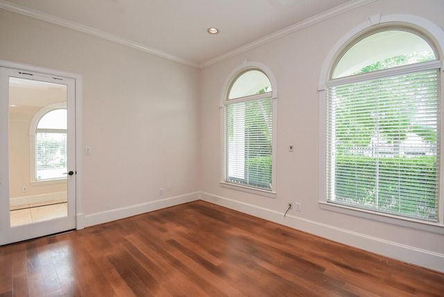 3213 Mcculloch Circle, Houston, TX 77056