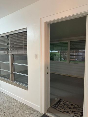 233 E E 24th Street, Street, West Palm Beach, FL 33404