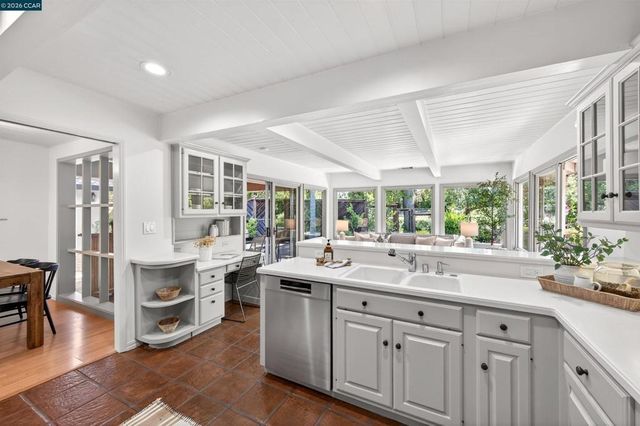 60 Karol Ln, Pleasant Hill, CA 94523
