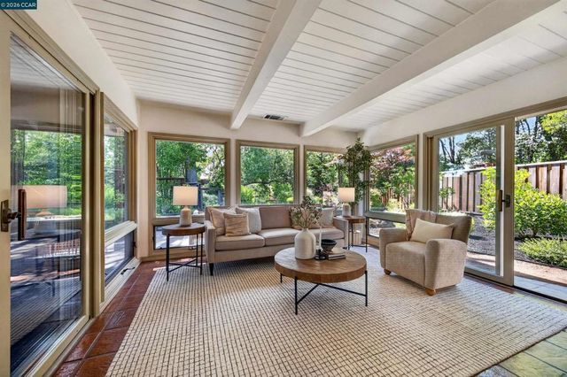 60 Karol Ln, Pleasant Hill, CA 94523