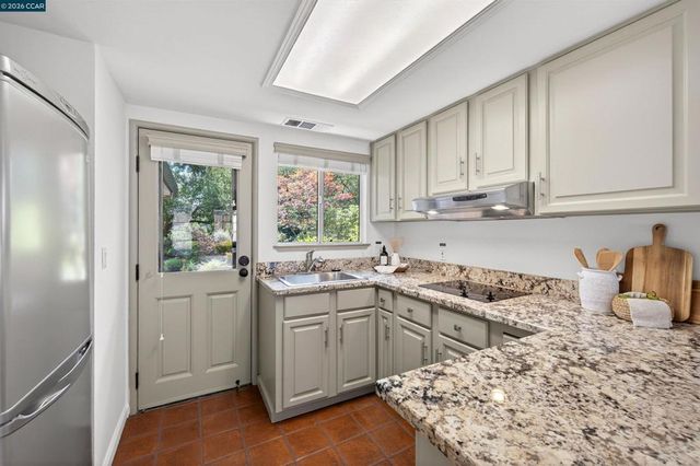 60 Karol Ln, Pleasant Hill, CA 94523