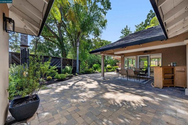 60 Karol Ln, Pleasant Hill, CA 94523