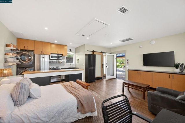 60 Karol Ln, Pleasant Hill, CA 94523