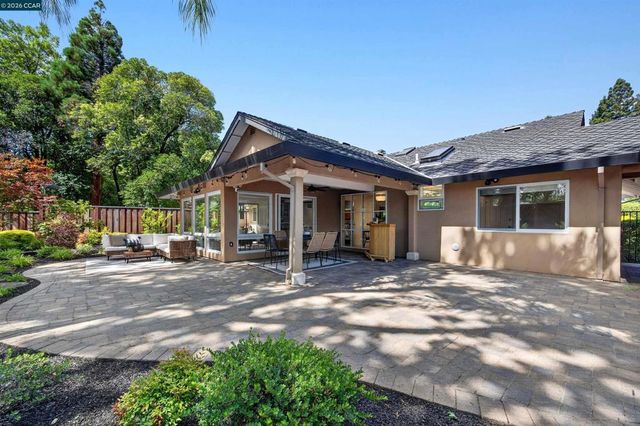 60 Karol Ln, Pleasant Hill, CA 94523