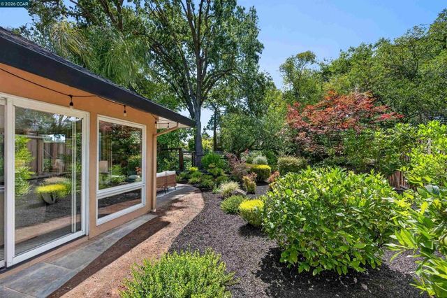 60 Karol Ln, Pleasant Hill, CA 94523
