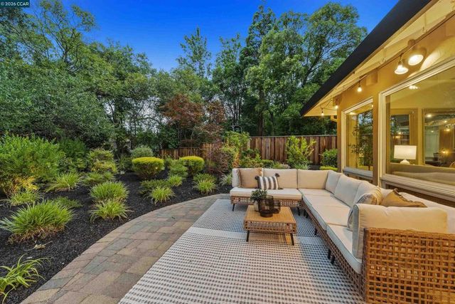 60 Karol Ln, Pleasant Hill, CA 94523