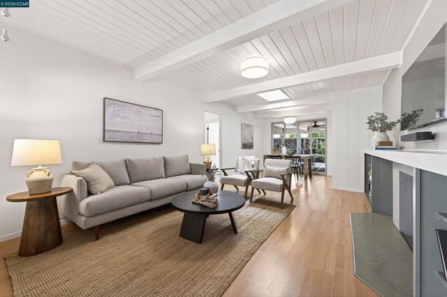 60 Karol Ln, Pleasant Hill, CA 94523