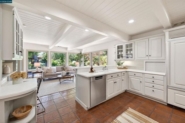 60 Karol Ln, Pleasant Hill, CA 94523