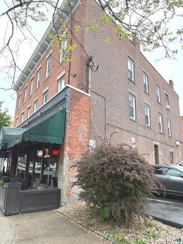 860 State Street 2-E, New Haven, CT 06511