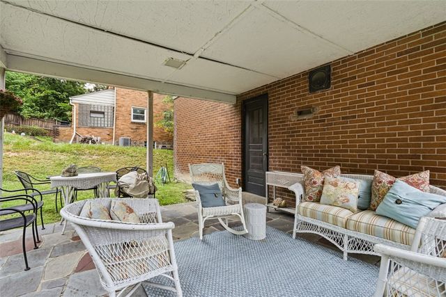 2312 McNary Blvd, Blackridge, PA 15235