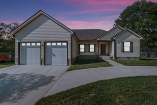 109 E Ward St, Centerville, TN 37033