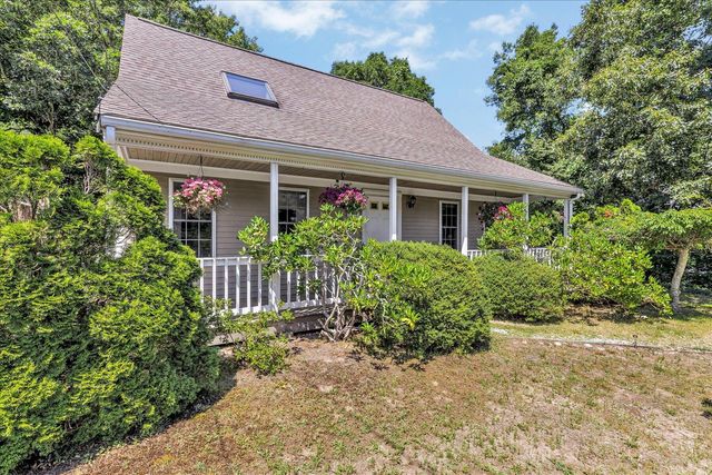 118 Algonquin Avenue, Mashpee, MA 02649