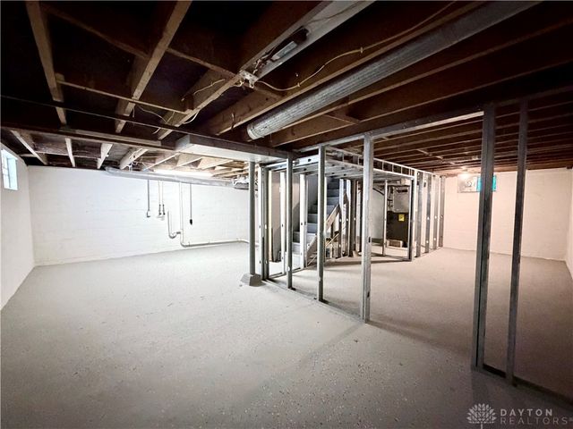 1806 N Sweetbriar Lane, Springfield, OH 45505