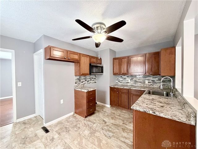 1806 N Sweetbriar Lane, Springfield, OH 45505