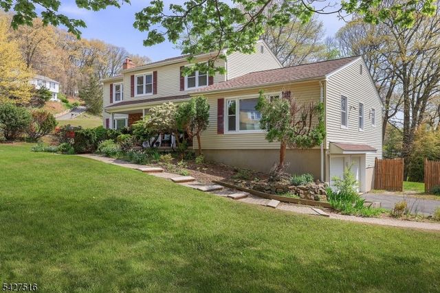 42 Ash Ln, Randolph Twp., NJ 07869