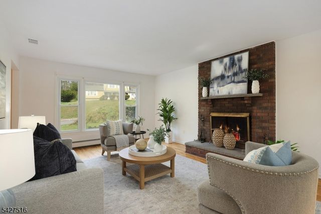 42 Ash Ln, Randolph Twp., NJ 07869