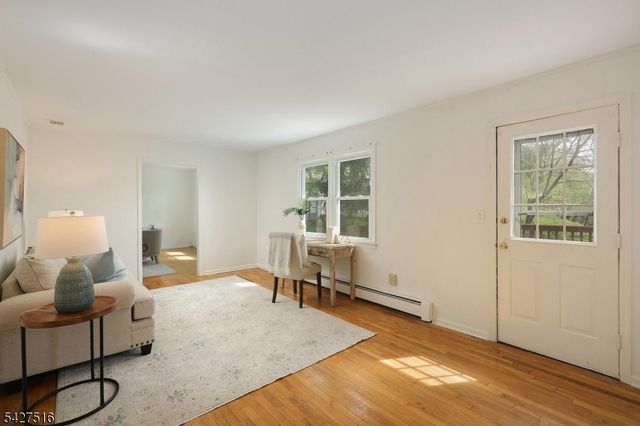 42 Ash Ln, Randolph Twp., NJ 07869