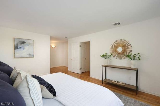 42 Ash Ln, Randolph Twp., NJ 07869