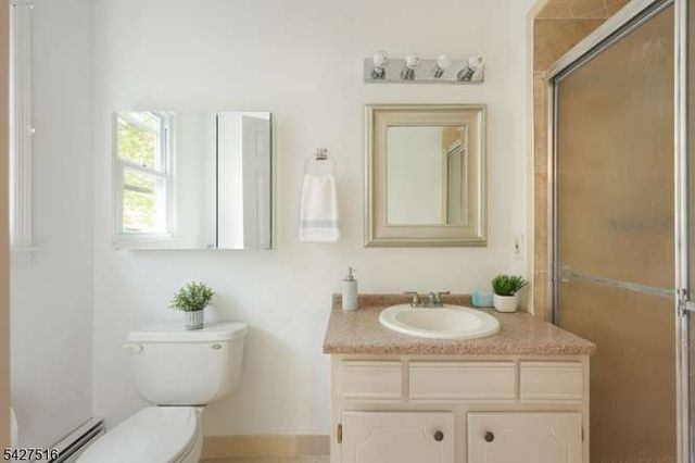 42 Ash Ln, Randolph Twp., NJ 07869