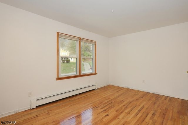 42 Ash Ln, Randolph Twp., NJ 07869