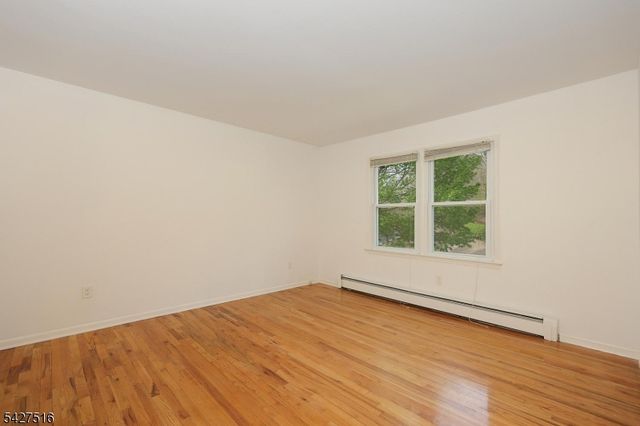 42 Ash Ln, Randolph Twp., NJ 07869