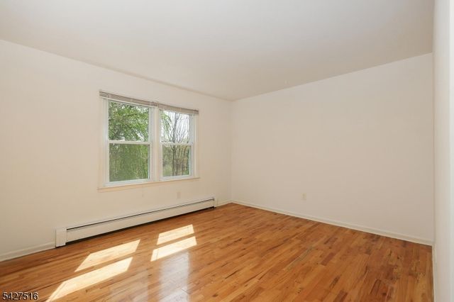 42 Ash Ln, Randolph Twp., NJ 07869