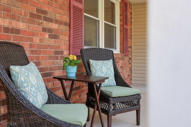 42 Ash Ln, Randolph Twp., NJ 07869