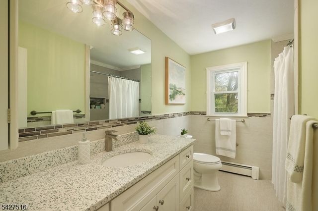 42 Ash Ln, Randolph Twp., NJ 07869