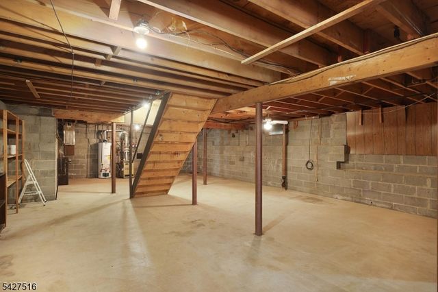 42 Ash Ln, Randolph Twp., NJ 07869