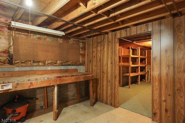 42 Ash Ln, Randolph Twp., NJ 07869