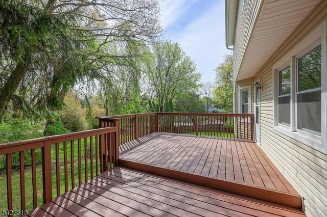 42 Ash Ln, Randolph Twp., NJ 07869