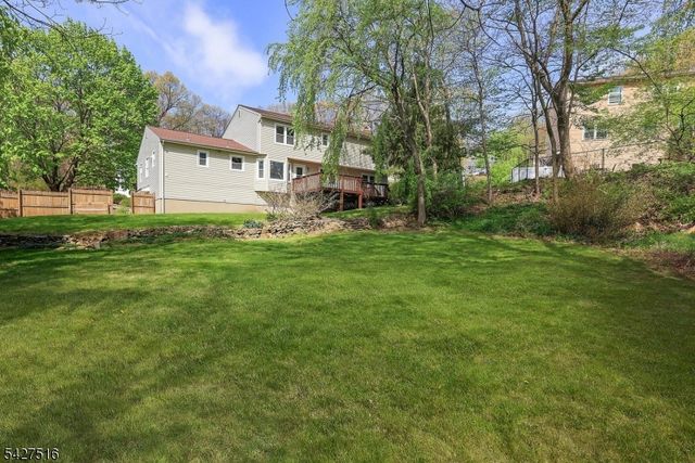 42 Ash Ln, Randolph Twp., NJ 07869