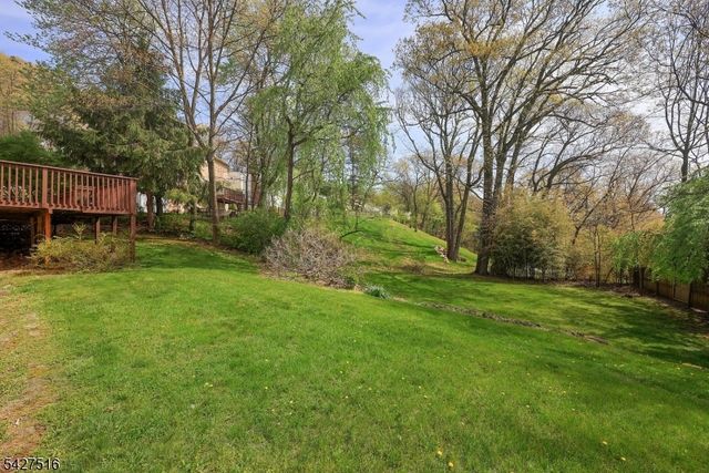 42 Ash Ln, Randolph Twp., NJ 07869