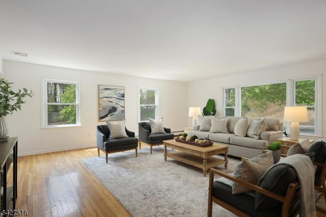 42 Ash Ln, Randolph Twp., NJ 07869