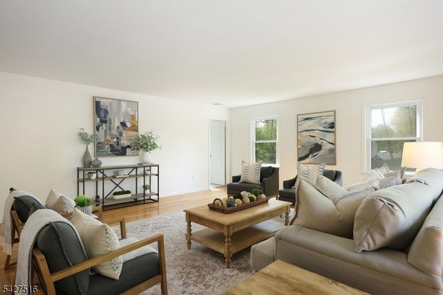 42 Ash Ln, Randolph Twp., NJ 07869