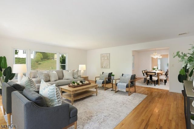 42 Ash Ln, Randolph Twp., NJ 07869