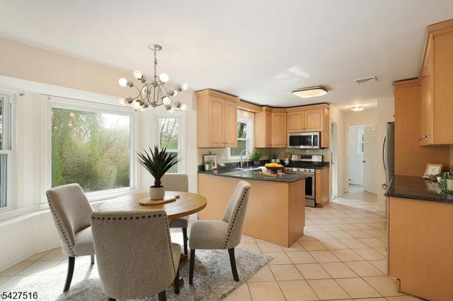 42 Ash Ln, Randolph Twp., NJ 07869