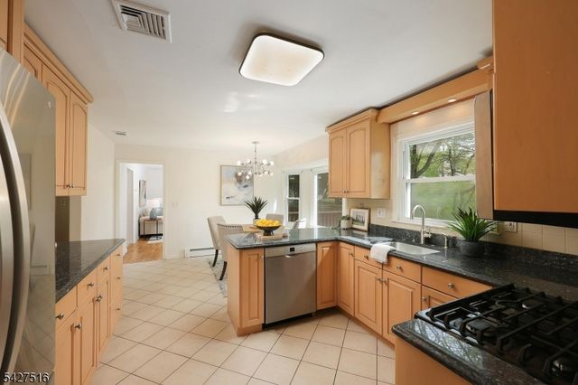 42 Ash Ln, Randolph Twp., NJ 07869