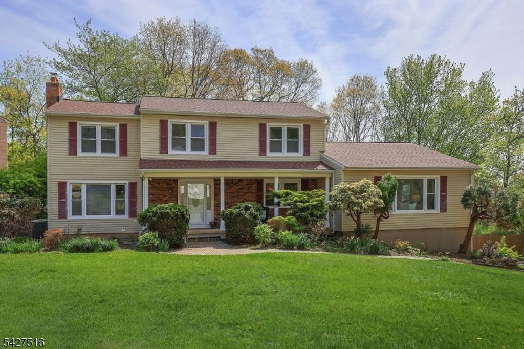 42 Ash Ln, Randolph Twp., NJ 07869