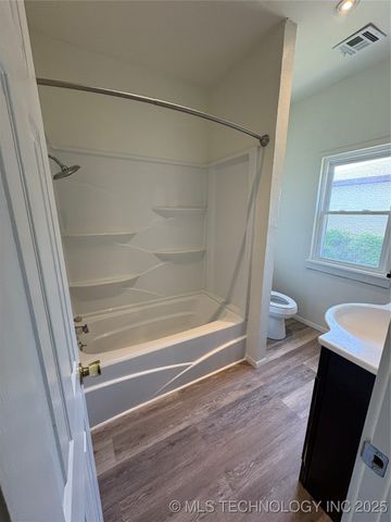 108 N Creek Avenue, Bartlesville, OK 74003