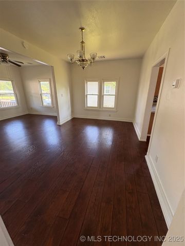 108 N Creek Avenue, Bartlesville, OK 74003