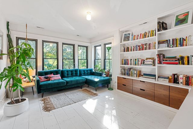 2522 N Springfield Avenue, Chicago, IL 60647