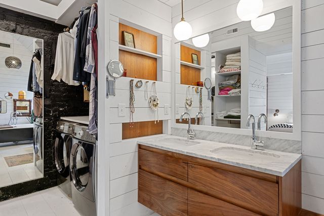 2522 N Springfield Avenue, Chicago, IL 60647