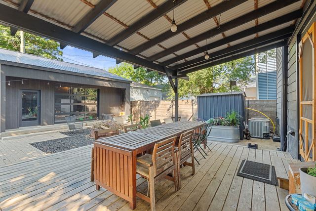 2522 N Springfield Avenue, Chicago, IL 60647