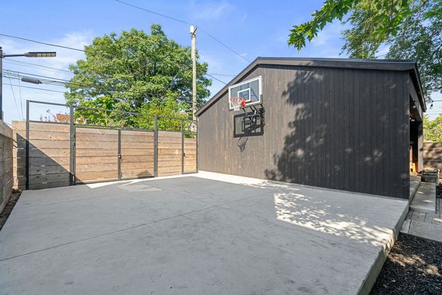 2522 N Springfield Avenue, Chicago, IL 60647