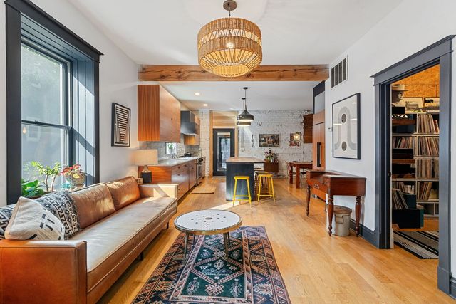 2522 N Springfield Avenue, Chicago, IL 60647