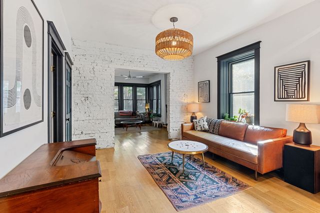 2522 N Springfield Avenue, Chicago, IL 60647