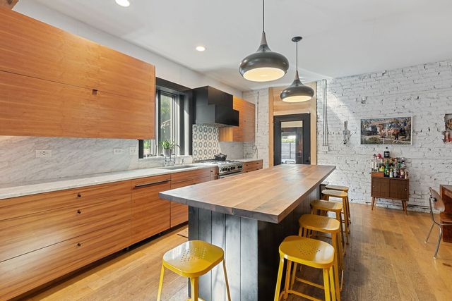 2522 N Springfield Avenue, Chicago, IL 60647