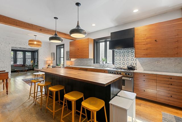 2522 N Springfield Avenue, Chicago, IL 60647