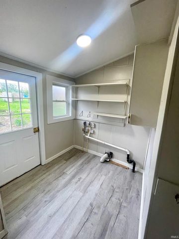 318 W 10th Street, Bicknell, IN 47512